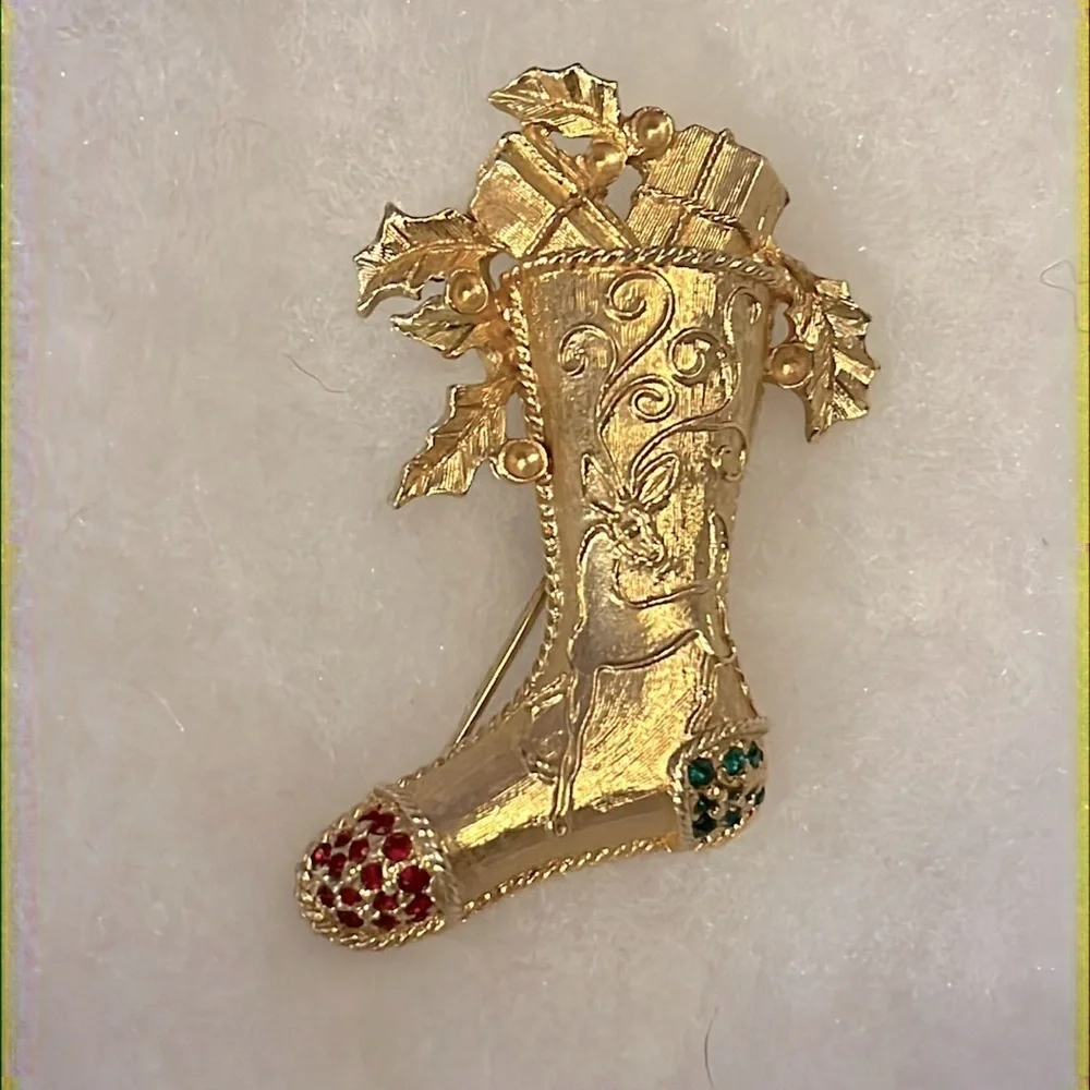 🎄 Vintage Napier Crystal Embellished Christmas Stocking Brooch 💫✨